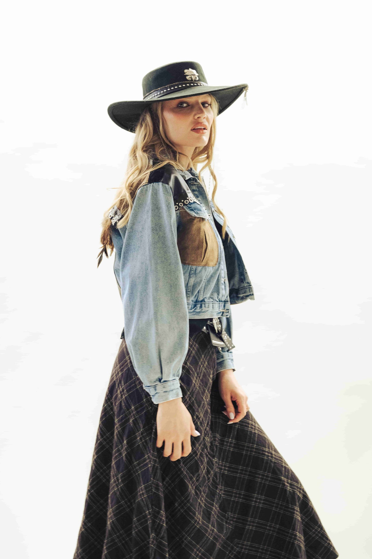 Boho Bunda Suede Feathers