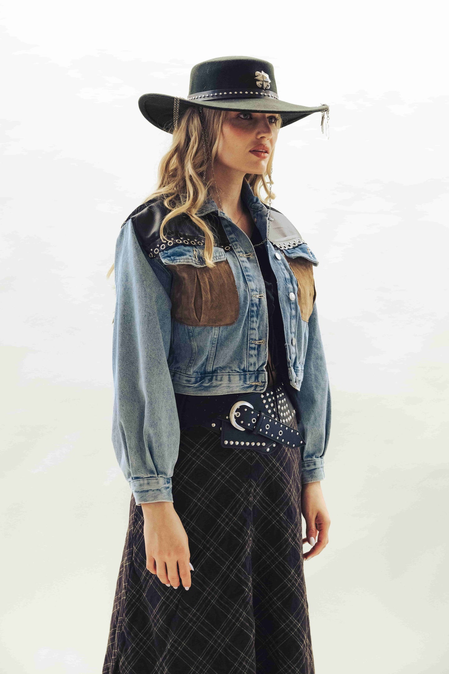 Boho Bunda Suede Feathers