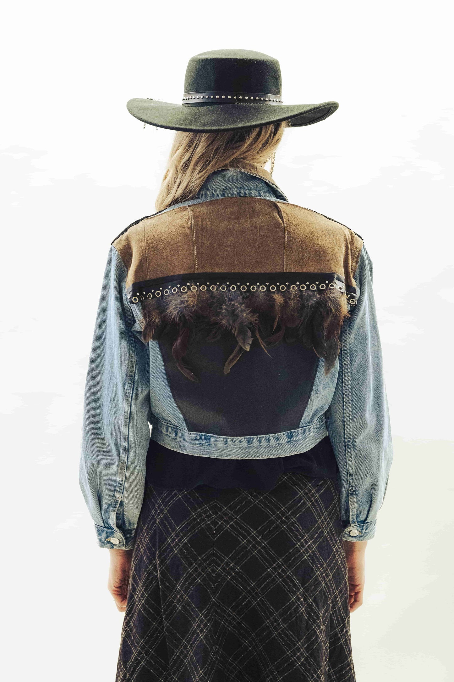 Boho Bunda Suede Feathers