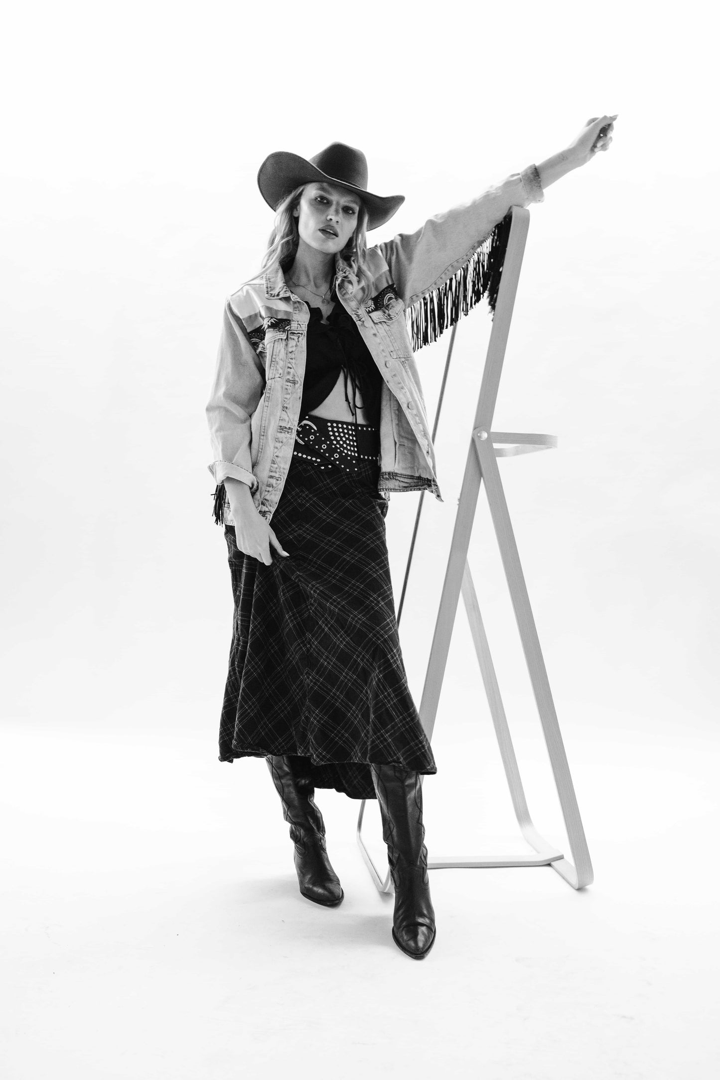 Boho Bunda Black Tassel Beige