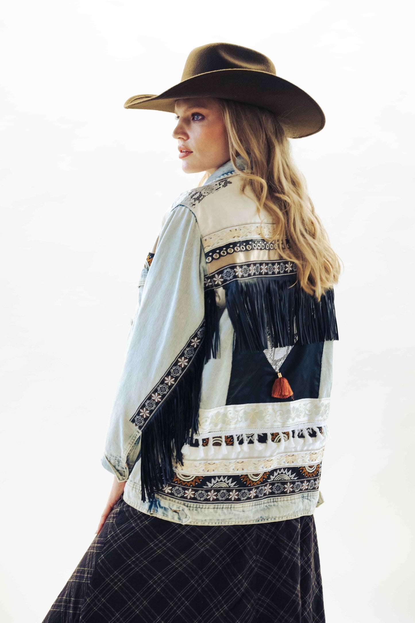 Boho Bunda Black Tassel Beige