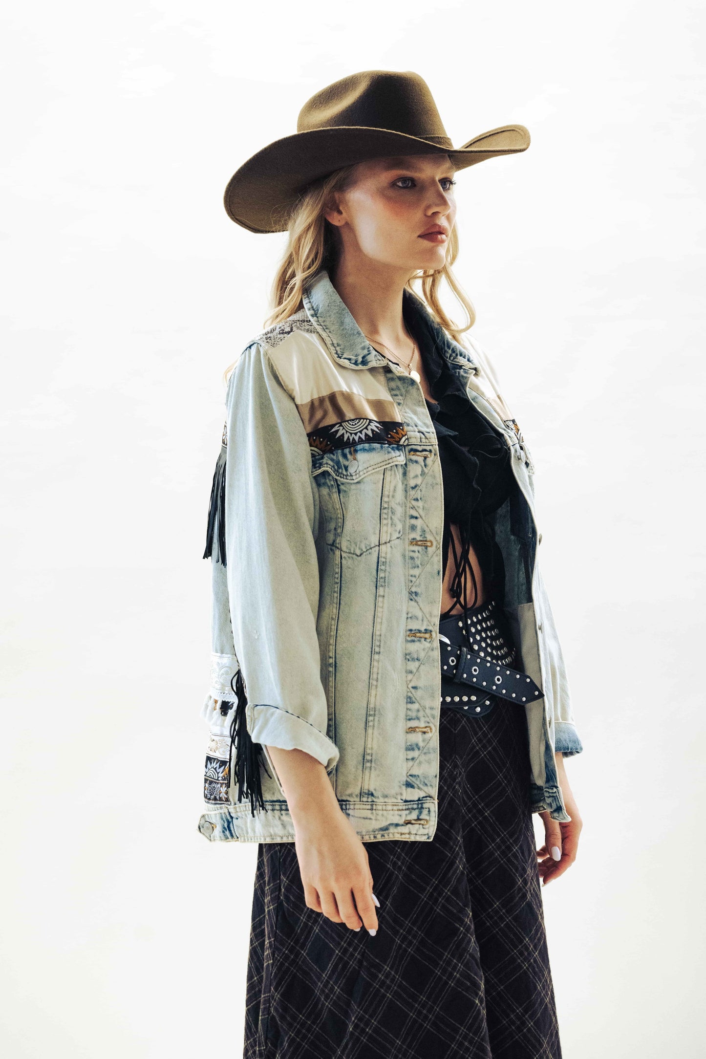 Boho Bunda Black Tassel Beige