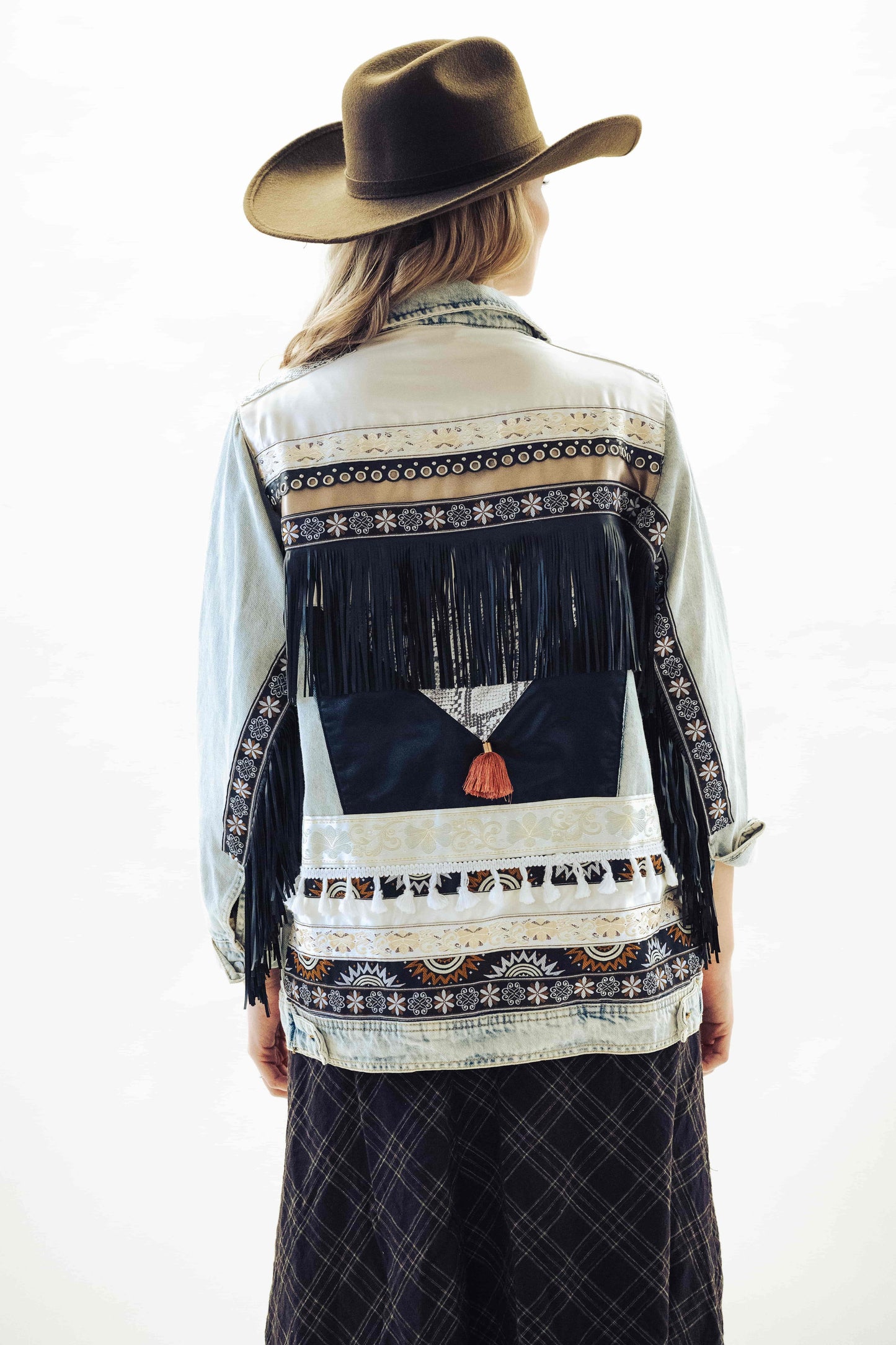 Boho Bunda Black Tassel Beige