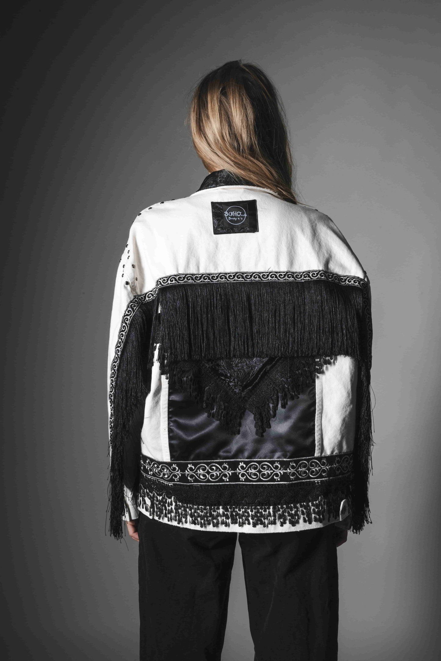 Boho Bunda White Black